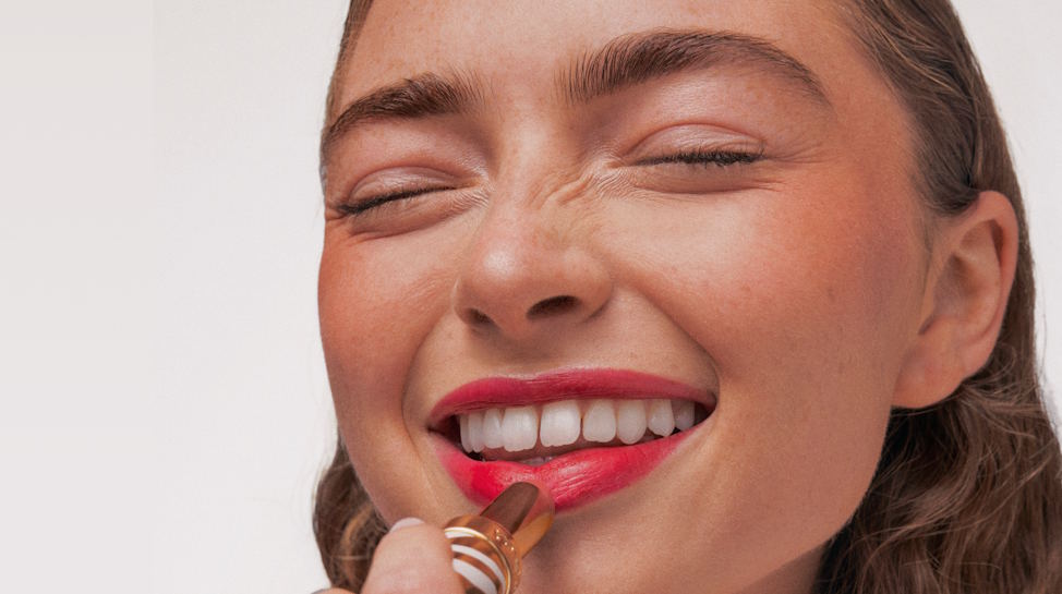 Maquillage longue tenue : le secret des nuits intenses